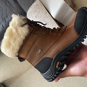 UGG Womens Tan and Black Boots with Cream Fur